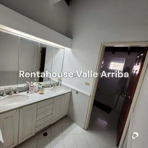 Casa en Cumbres de Curumo, Caracas – 19