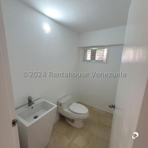 Casa en Cumbres de Curumo, Caracas – 28