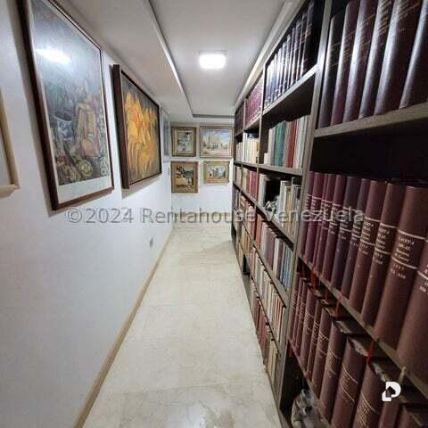 Casa en Cumbres de Curumo, Caracas – 22