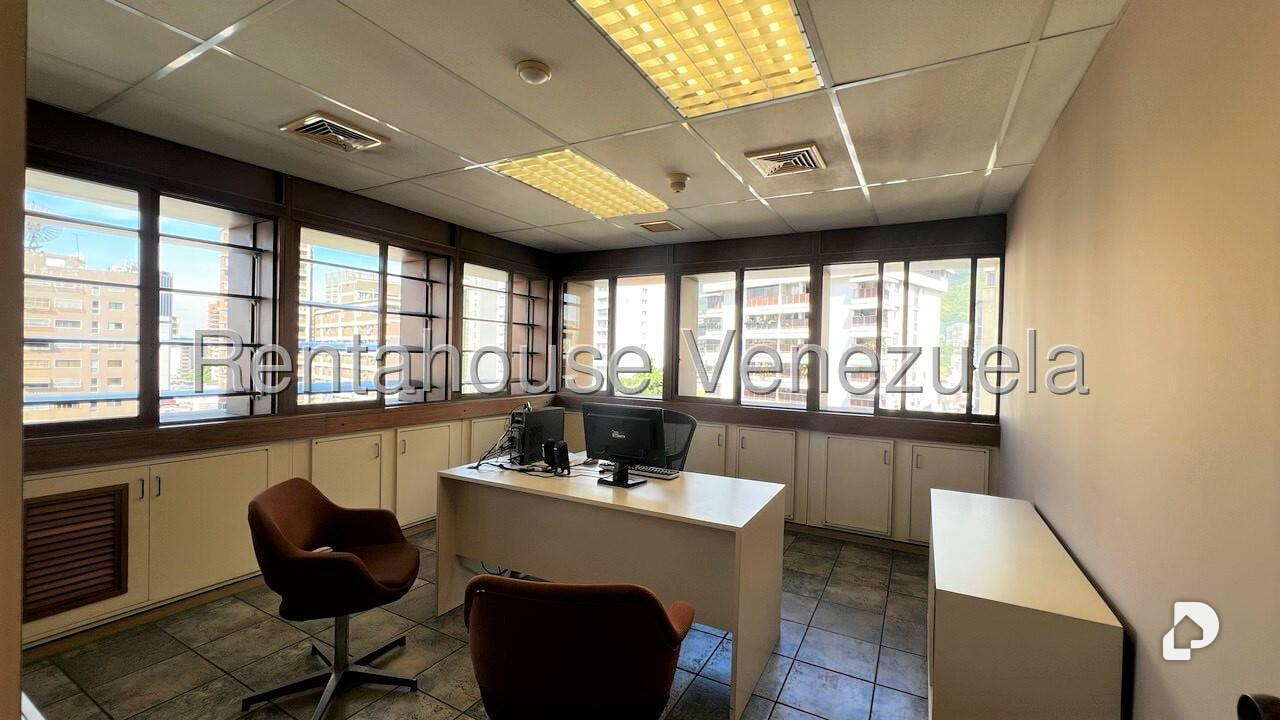 Oficina en Los Palos Grandes, Caracas – 9