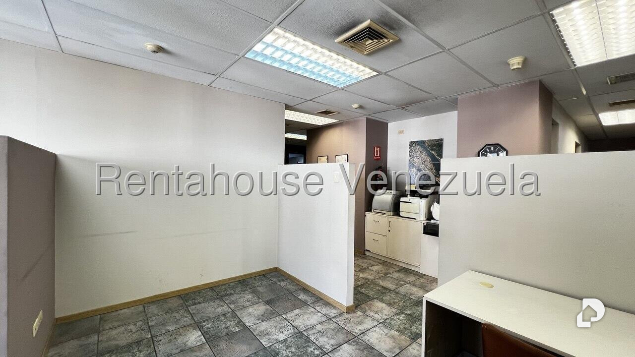 Oficina en Los Palos Grandes, Caracas – 25