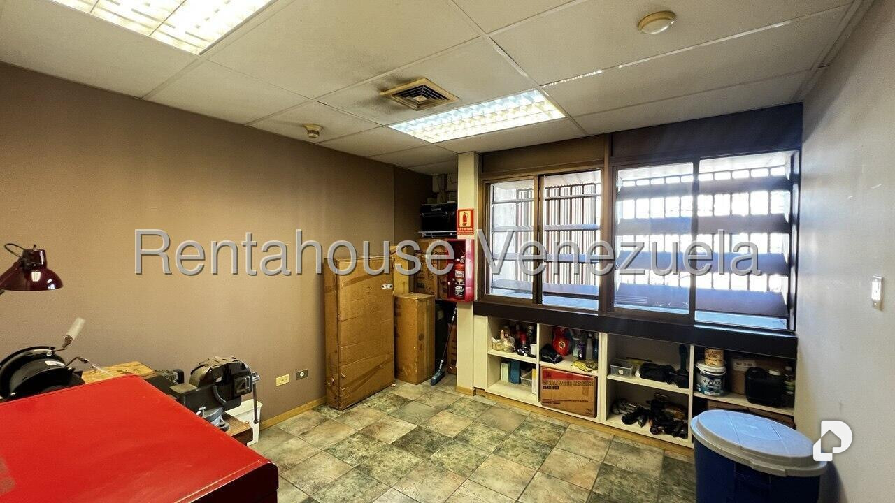 Oficina en Los Palos Grandes, Caracas – 13