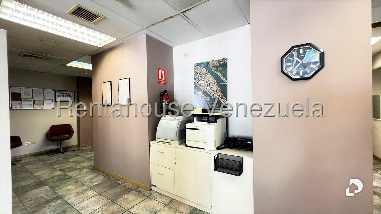 Oficina en Los Palos Grandes, Caracas – 27