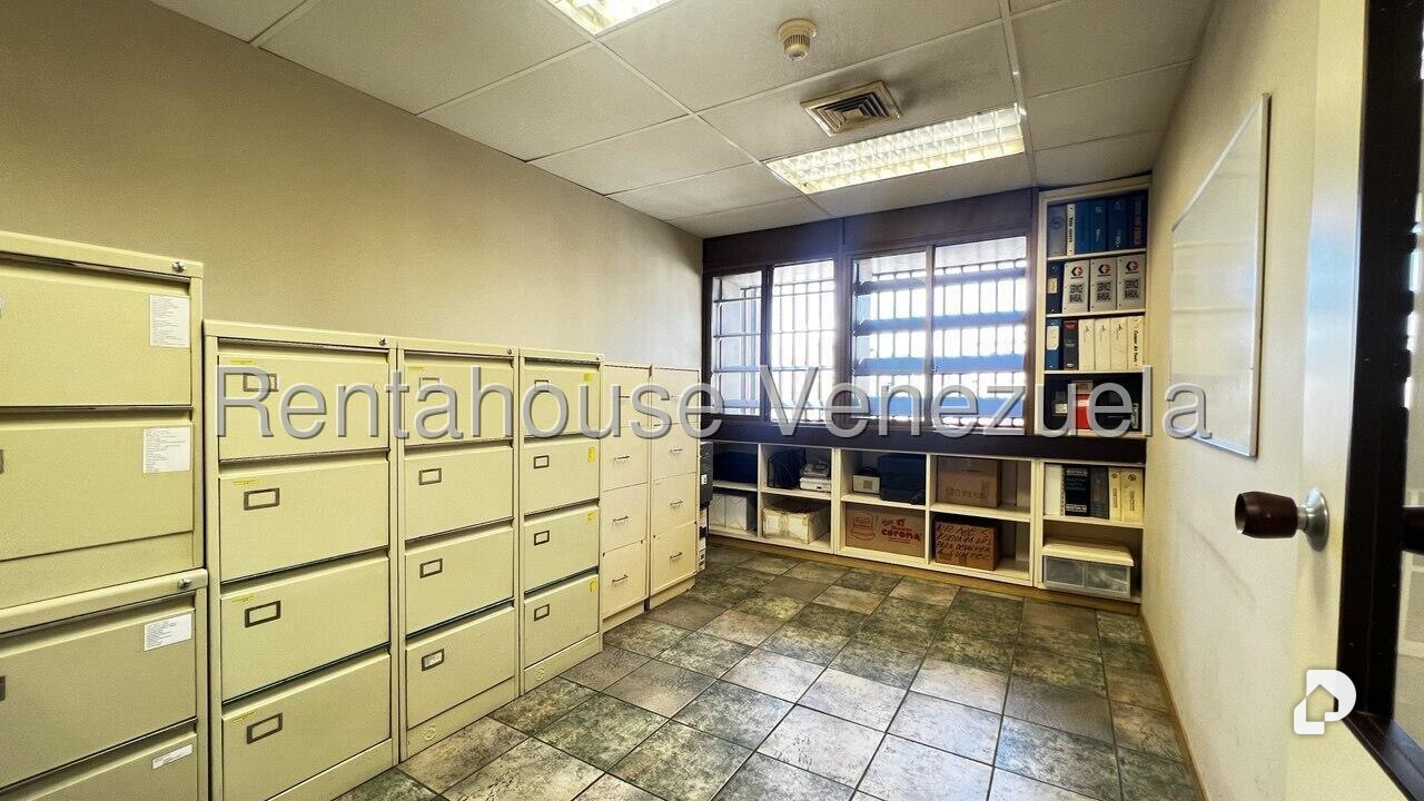 Oficina en Los Palos Grandes, Caracas – 14