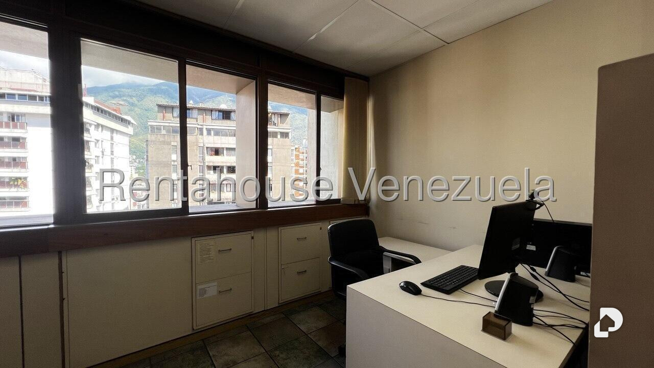Oficina en Los Palos Grandes, Caracas – 22