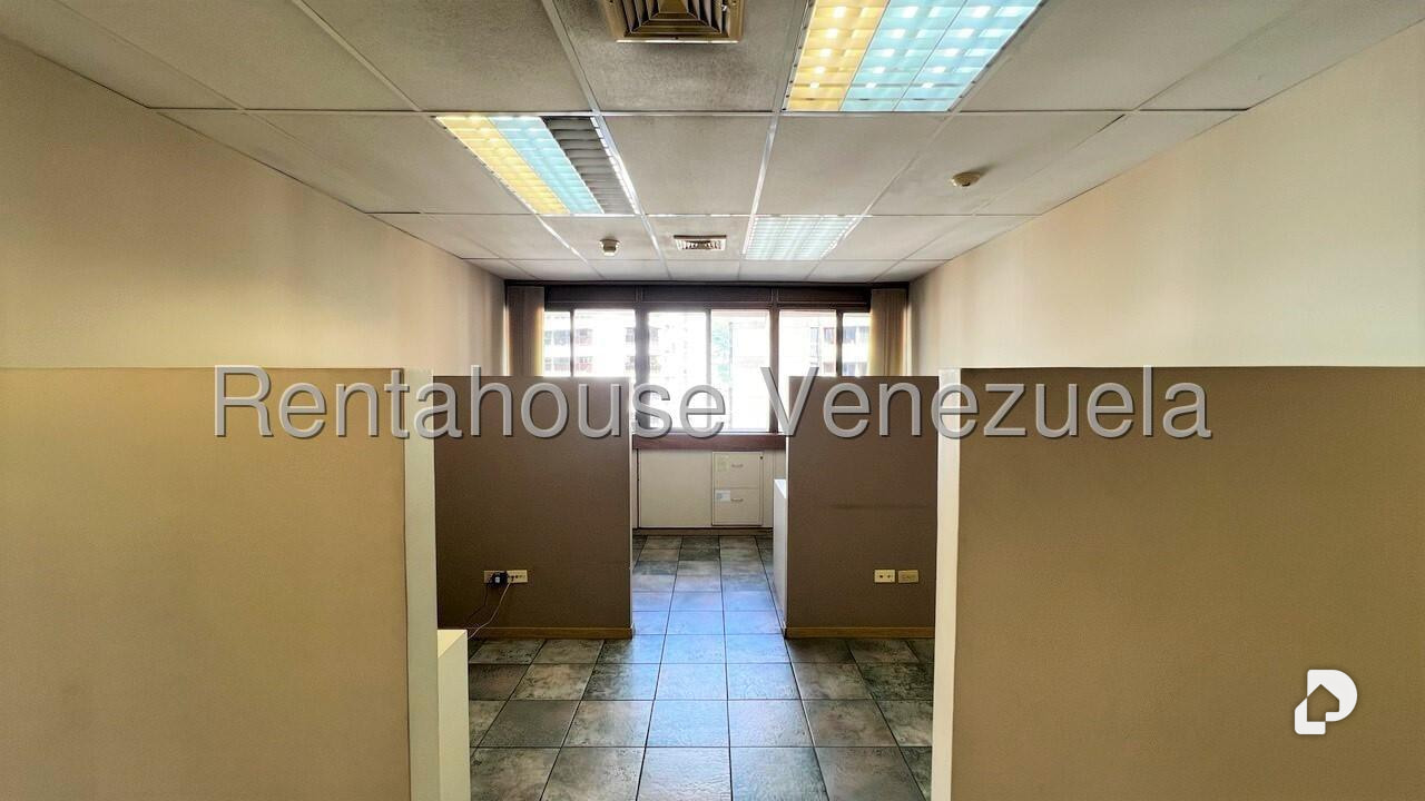 Oficina en Los Palos Grandes, Caracas – 19