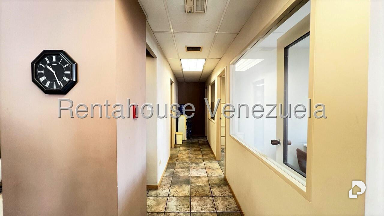 Oficina en Los Palos Grandes, Caracas – 12