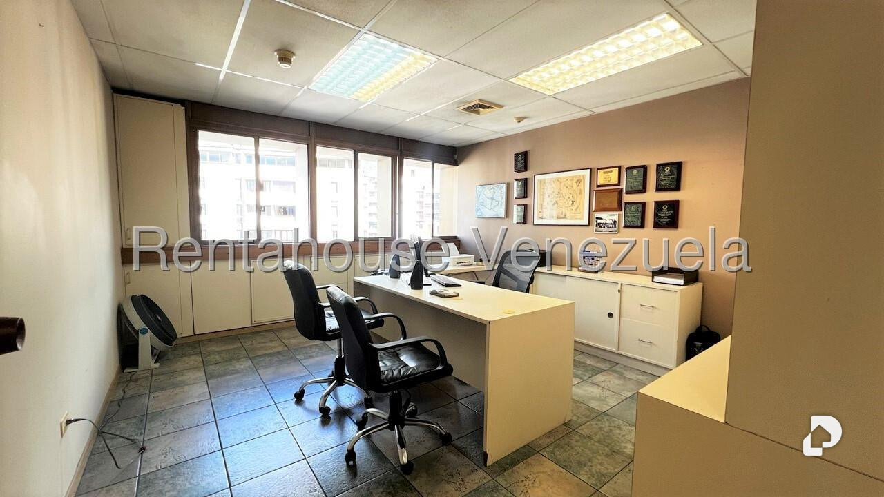 Oficina en Los Palos Grandes, Caracas – 4