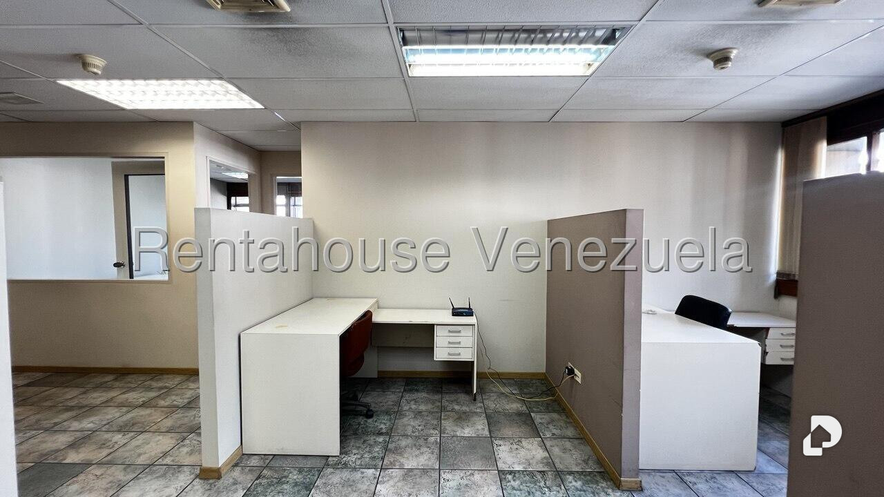 Oficina en Los Palos Grandes, Caracas – 24