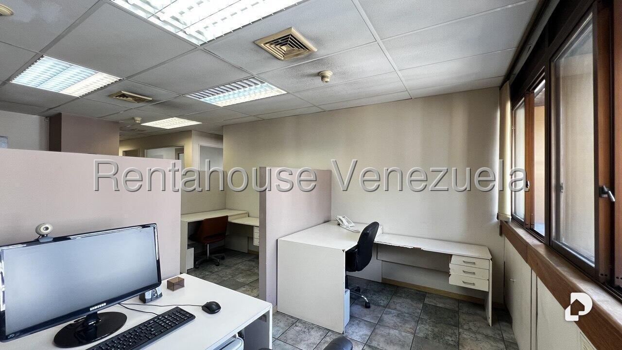 Oficina en Los Palos Grandes, Caracas – 26
