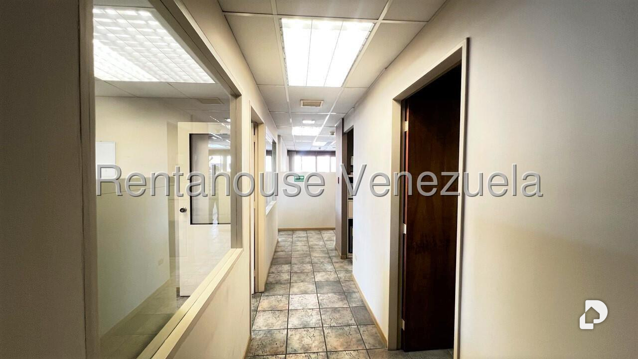 Oficina en Los Palos Grandes, Caracas – 17