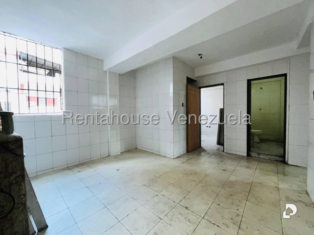 Local comercial en Parroquia Santa Teresa, Caracas – 24