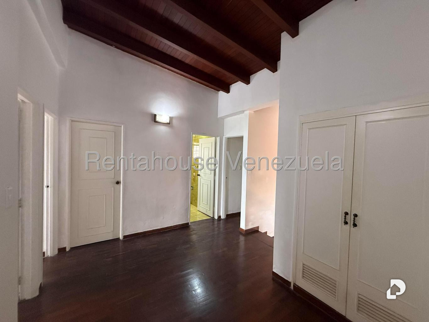 Casa en Alto Prado, Caracas – 24