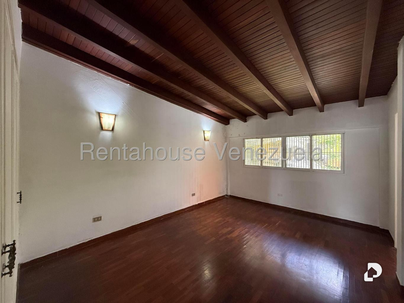 Casa en Alto Prado, Caracas – 25
