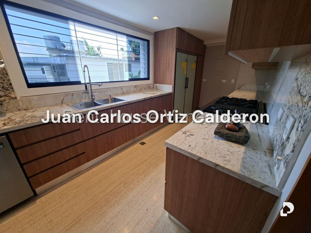 Casa en Los Palos Grandes, Caracas – 22