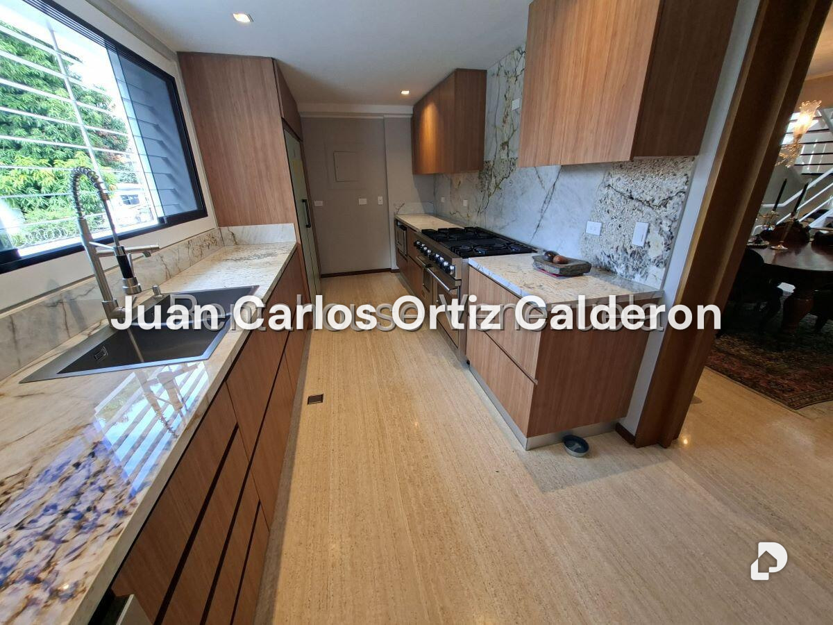 Casa en Los Palos Grandes, Caracas – 19
