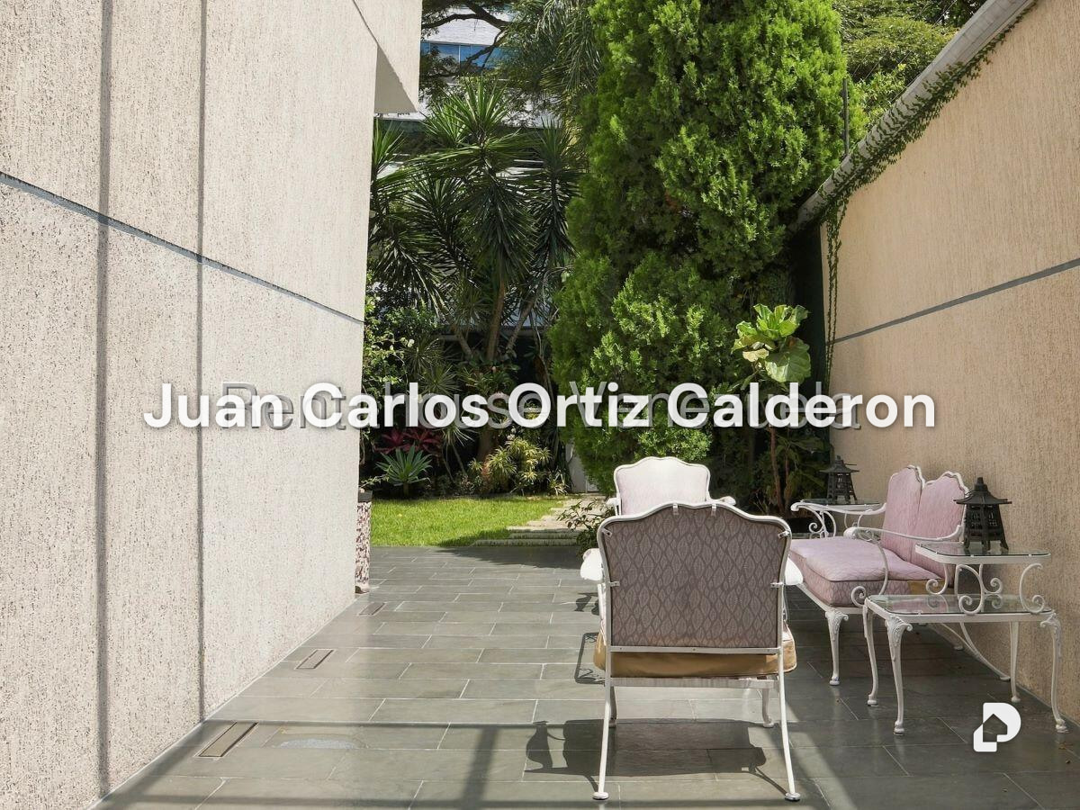 Casa en Los Palos Grandes, Caracas – 8