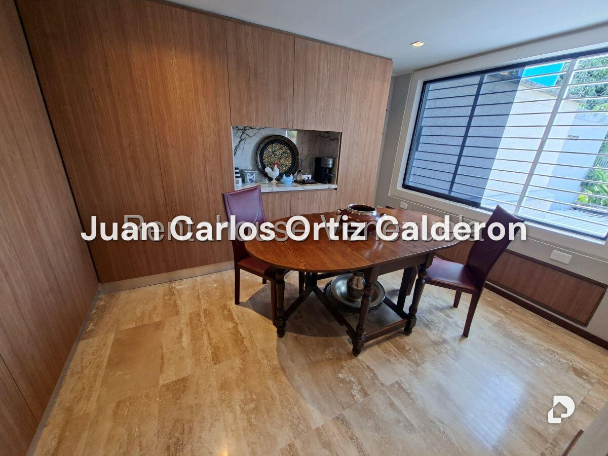 Casa en Los Palos Grandes, Caracas – 24