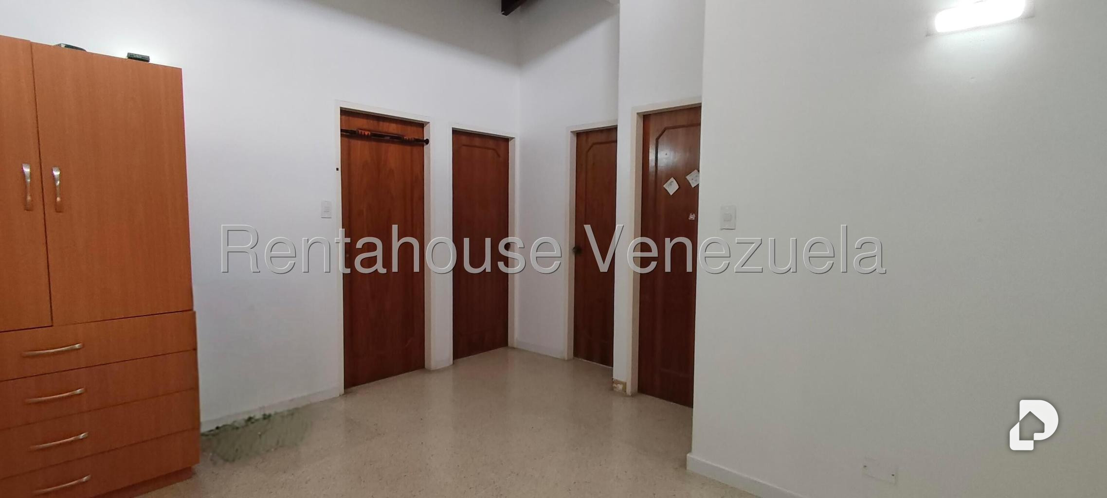 Casa en Alto Prado, Caracas – 17