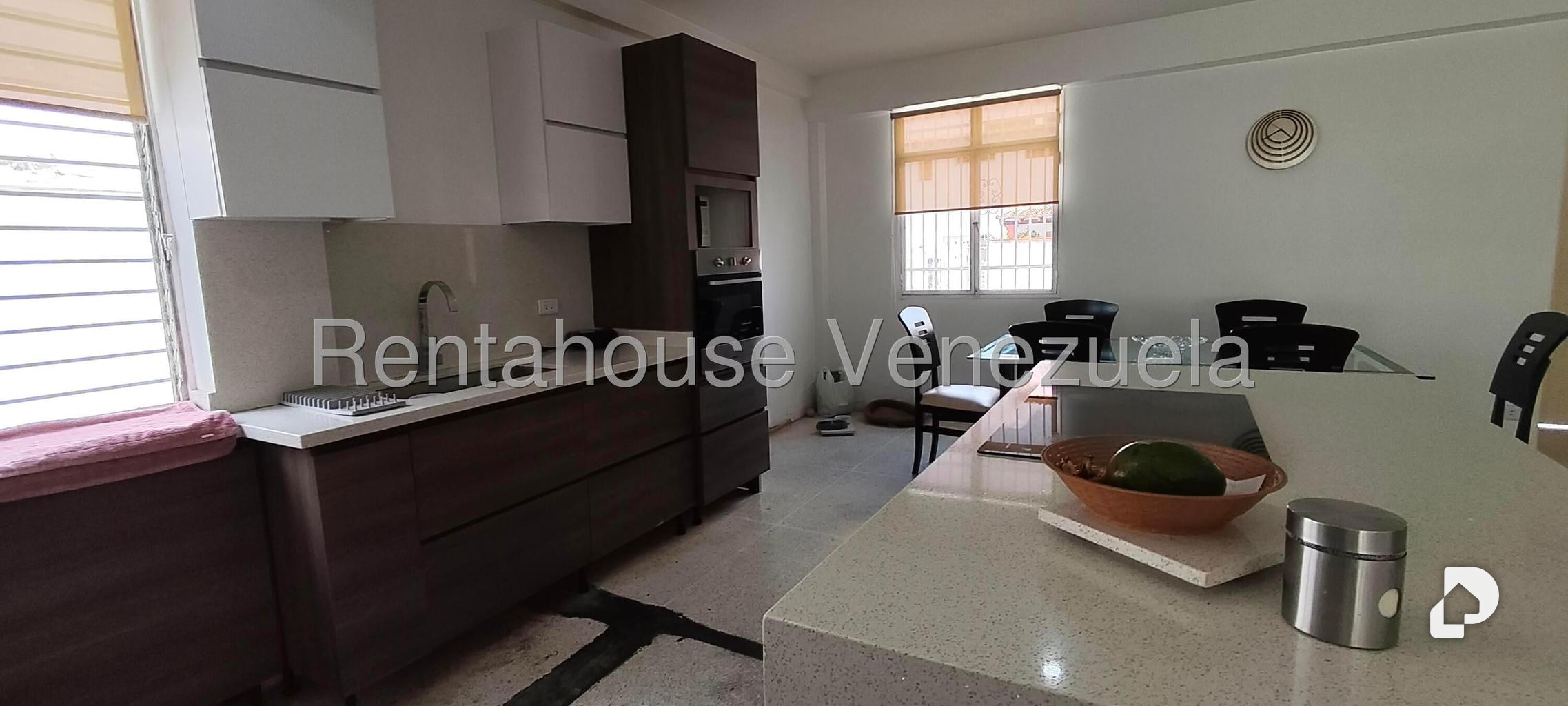 Casa en Alto Prado, Caracas – 13