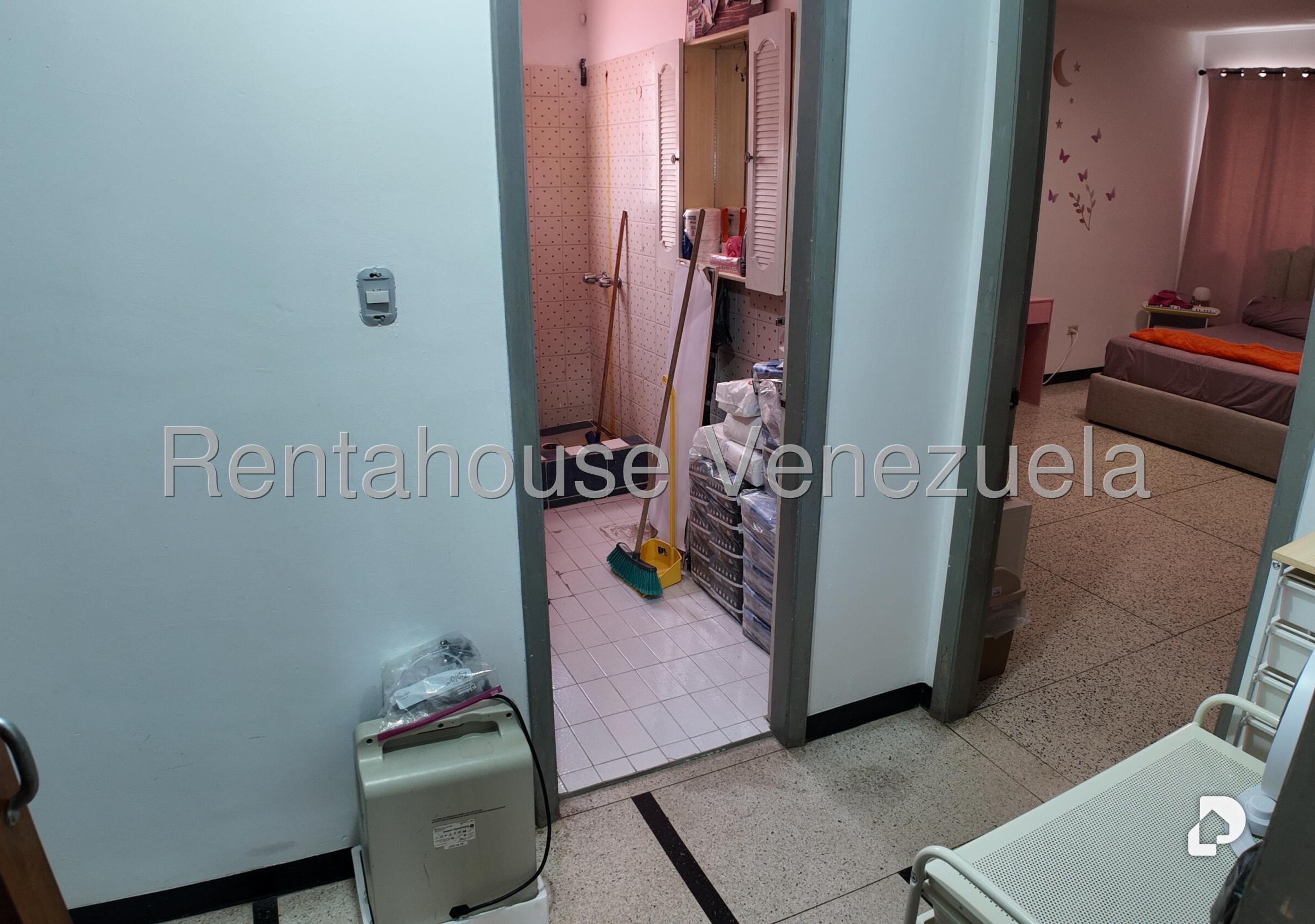 Casa en San Román, Caracas – 25
