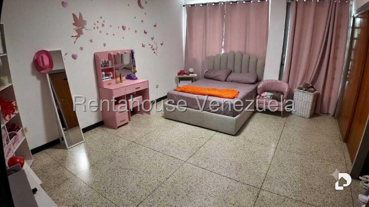 Casa en San Román, Caracas – 28
