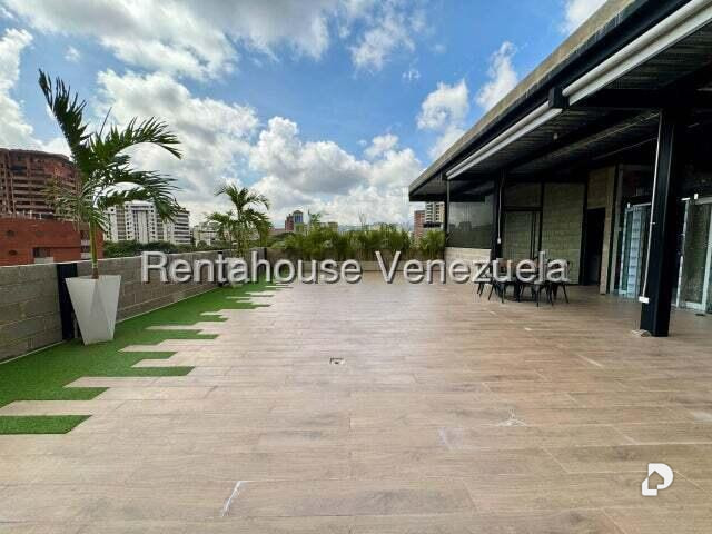 Local comercial en La Florida, Caracas – 24