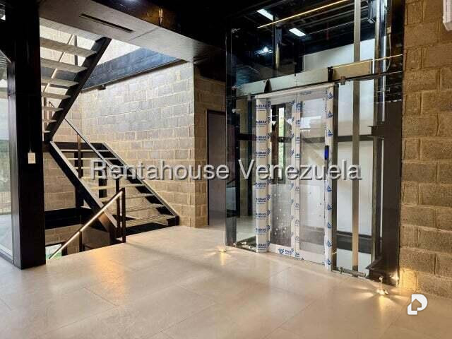 Local comercial en La Florida, Caracas – 13