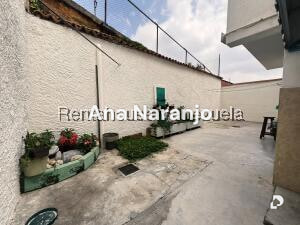 Casa en Alto Prado, Caracas – 24