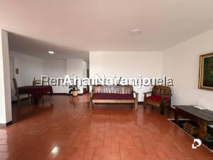 Casa en Alto Prado, Caracas – 8