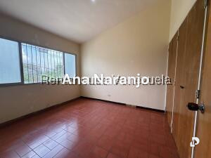 Casa en Alto Prado, Caracas – 30