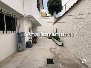 Casa en Alto Prado, Caracas – 25