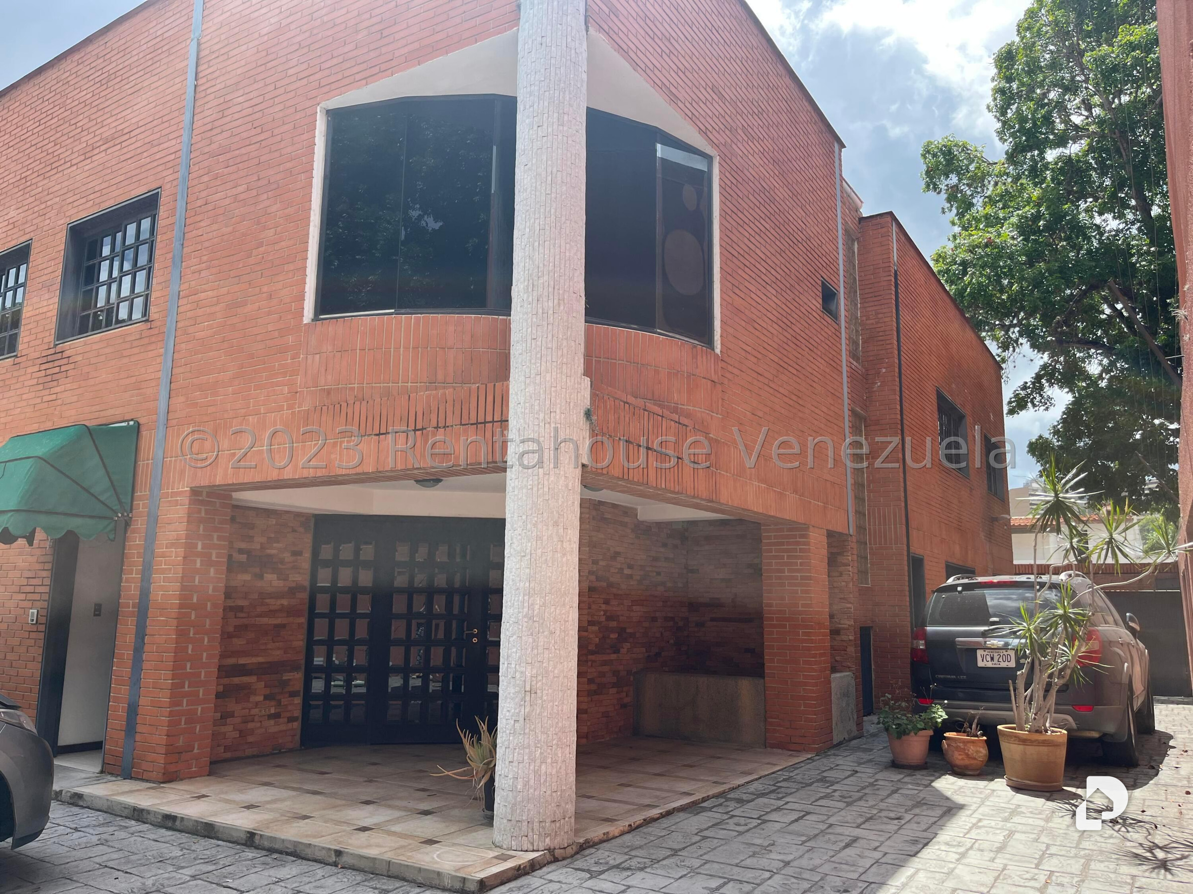 Edificio en La Trinidad, Caracas