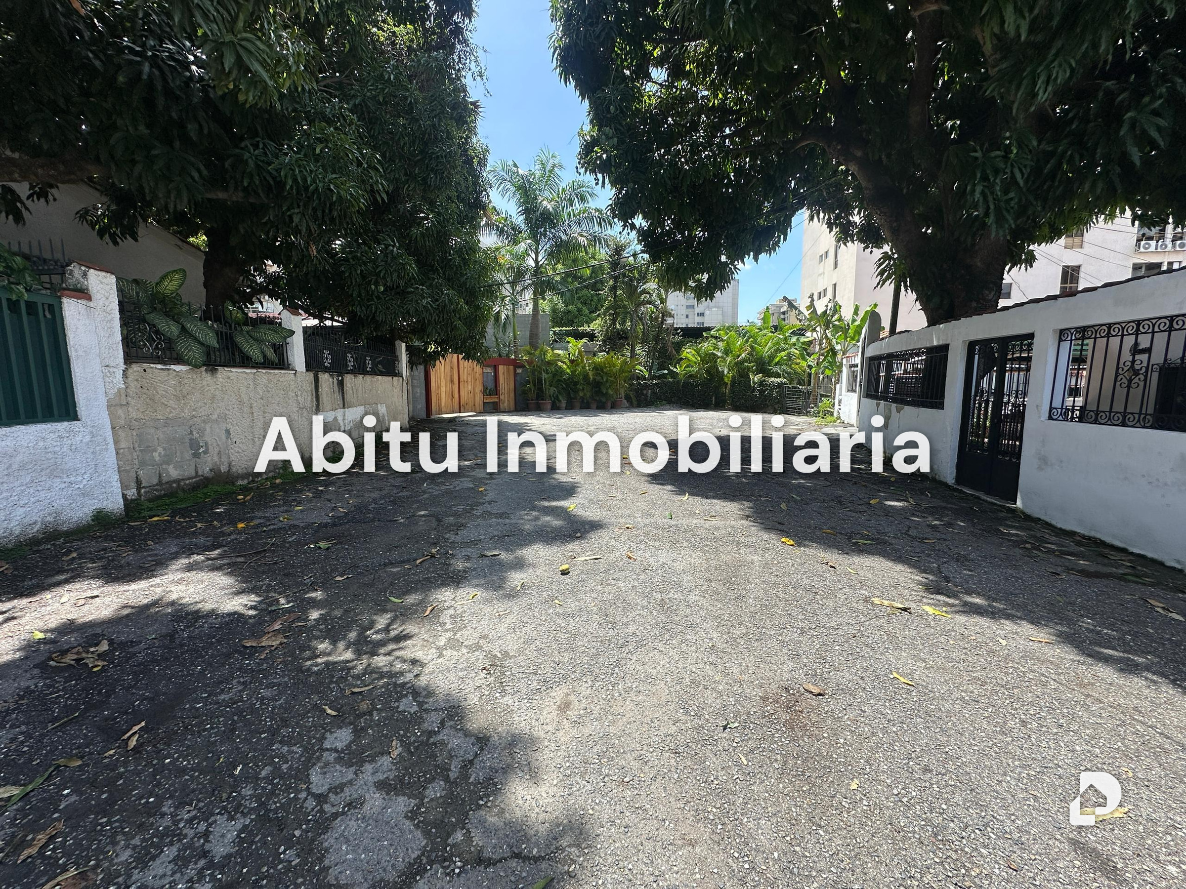 Casa en Los Palos Grandes, Caracas – 2