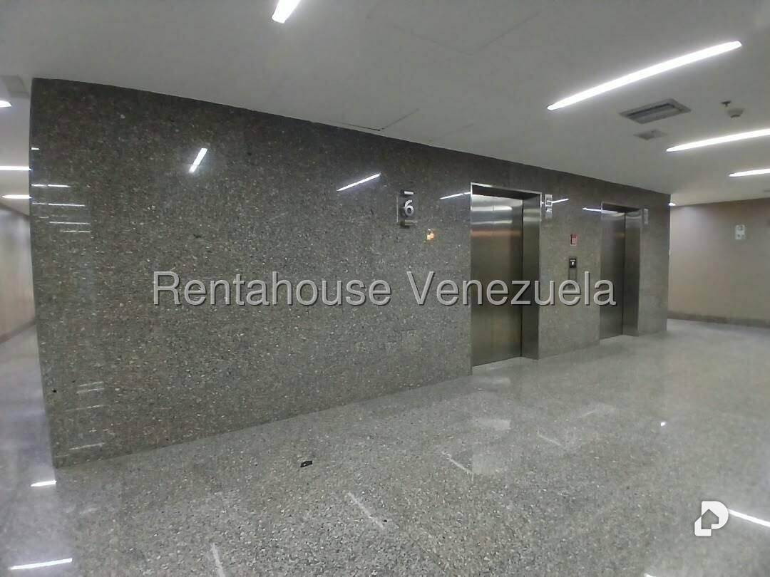 Oficina en Las Mercedes, Caracas – 23