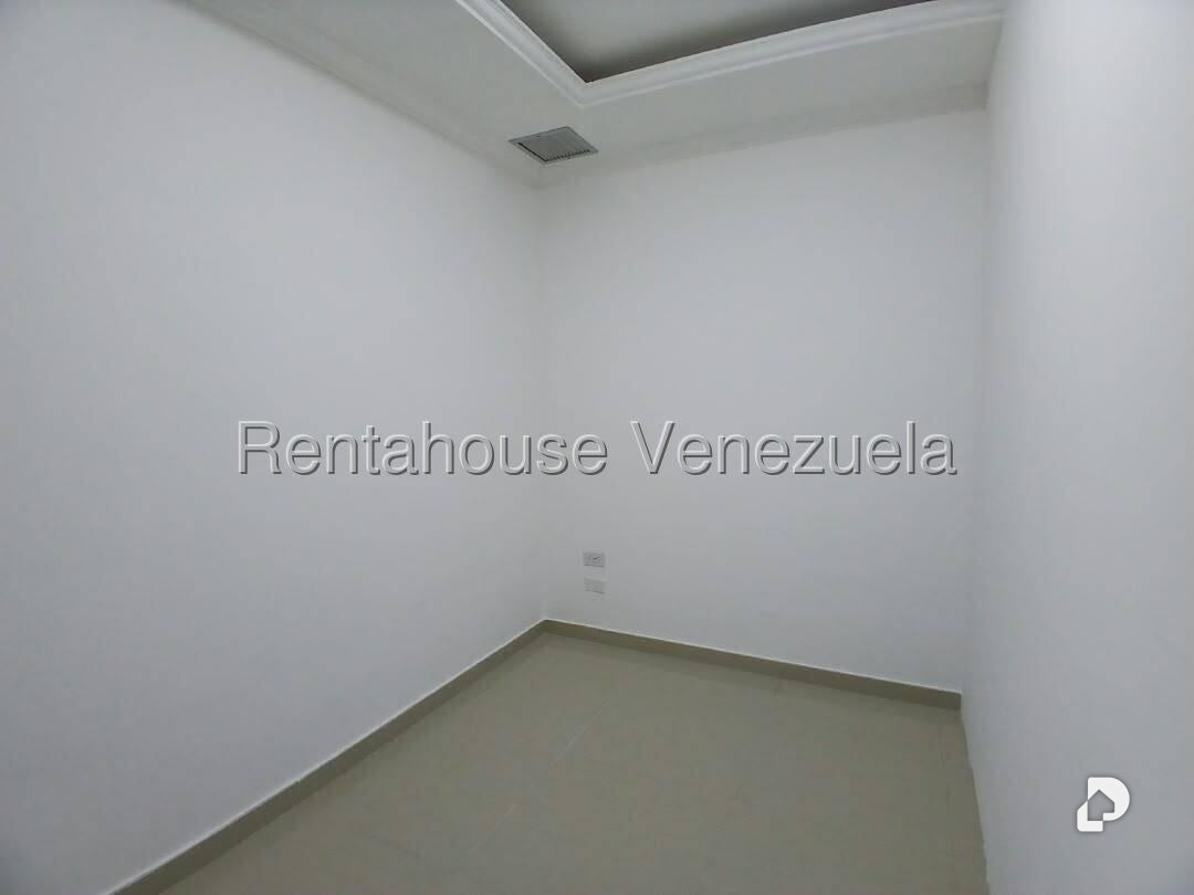 Oficina en Las Mercedes, Caracas – 17
