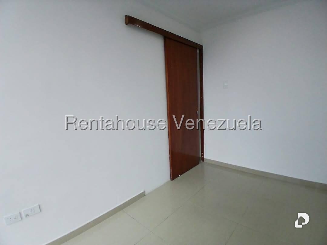 Oficina en Las Mercedes, Caracas – 12