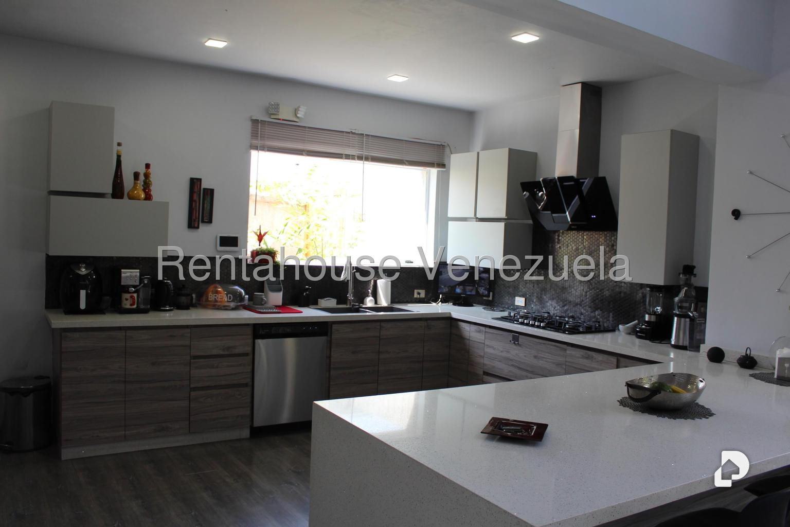 Casa en Altamira, Caracas – 25