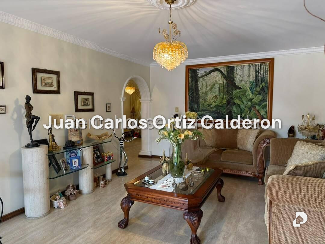 Casa en Santa Paula, Caracas – 19
