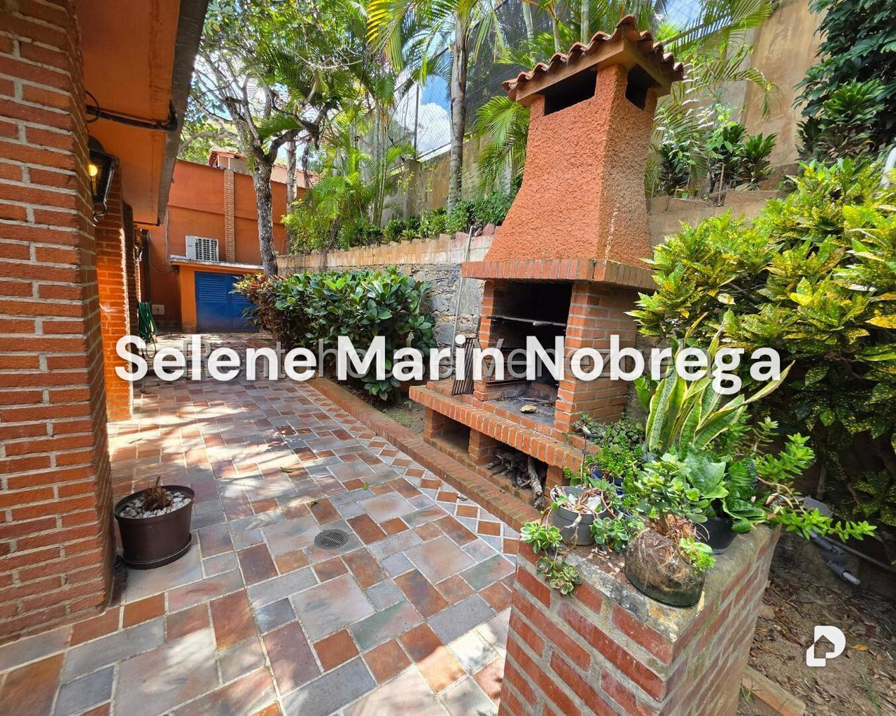 Casa en Prados del Este, Caracas – 25