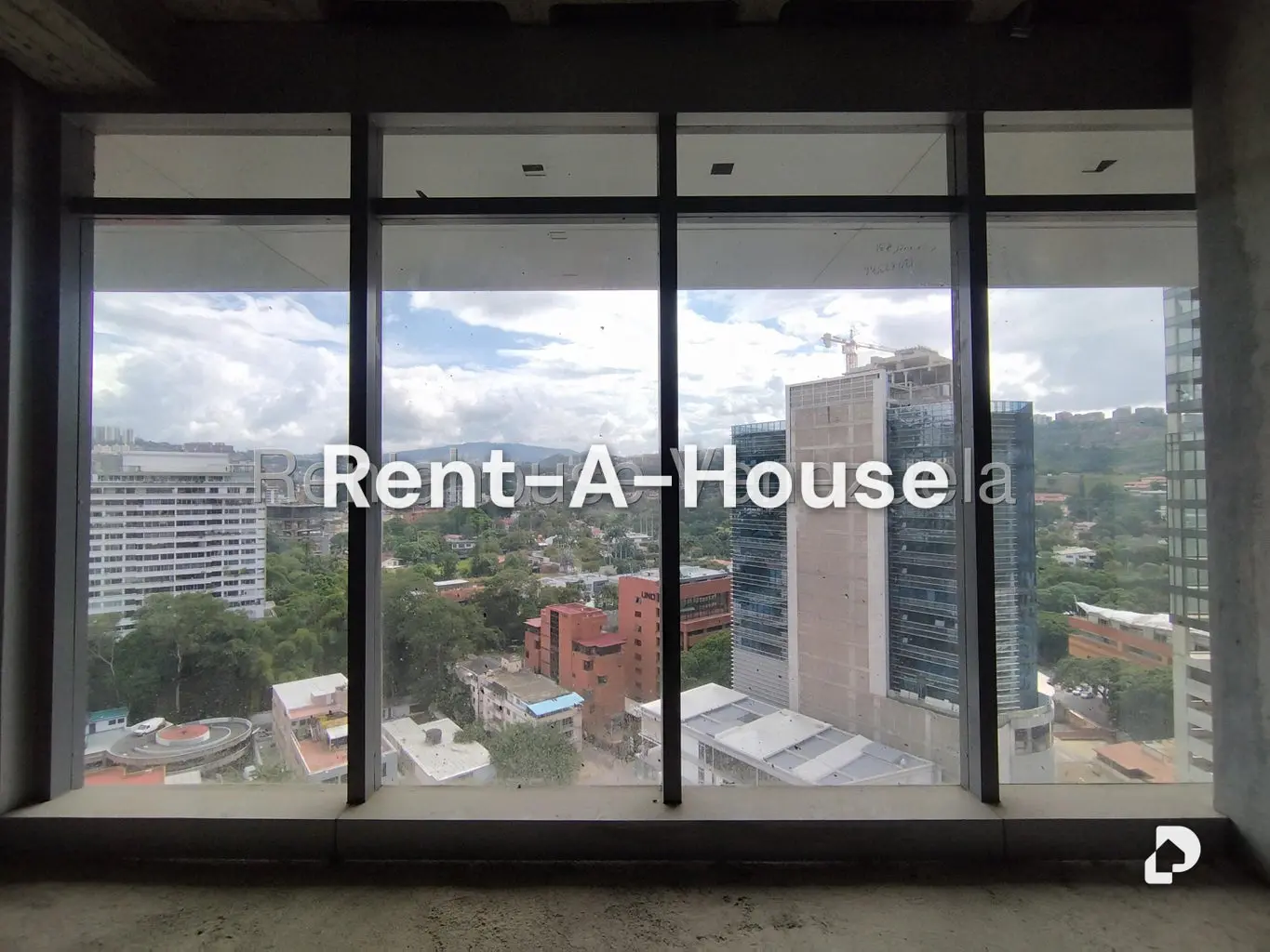 Oficina en Las Mercedes, Caracas – 12