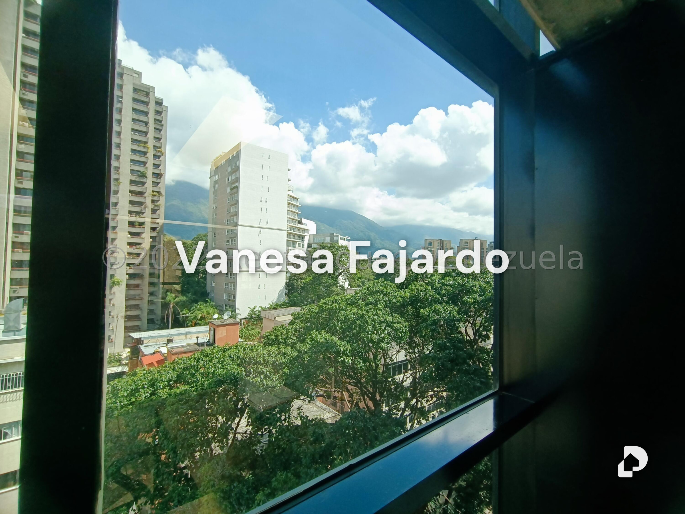 Oficina en El Bosque, Caracas – 28