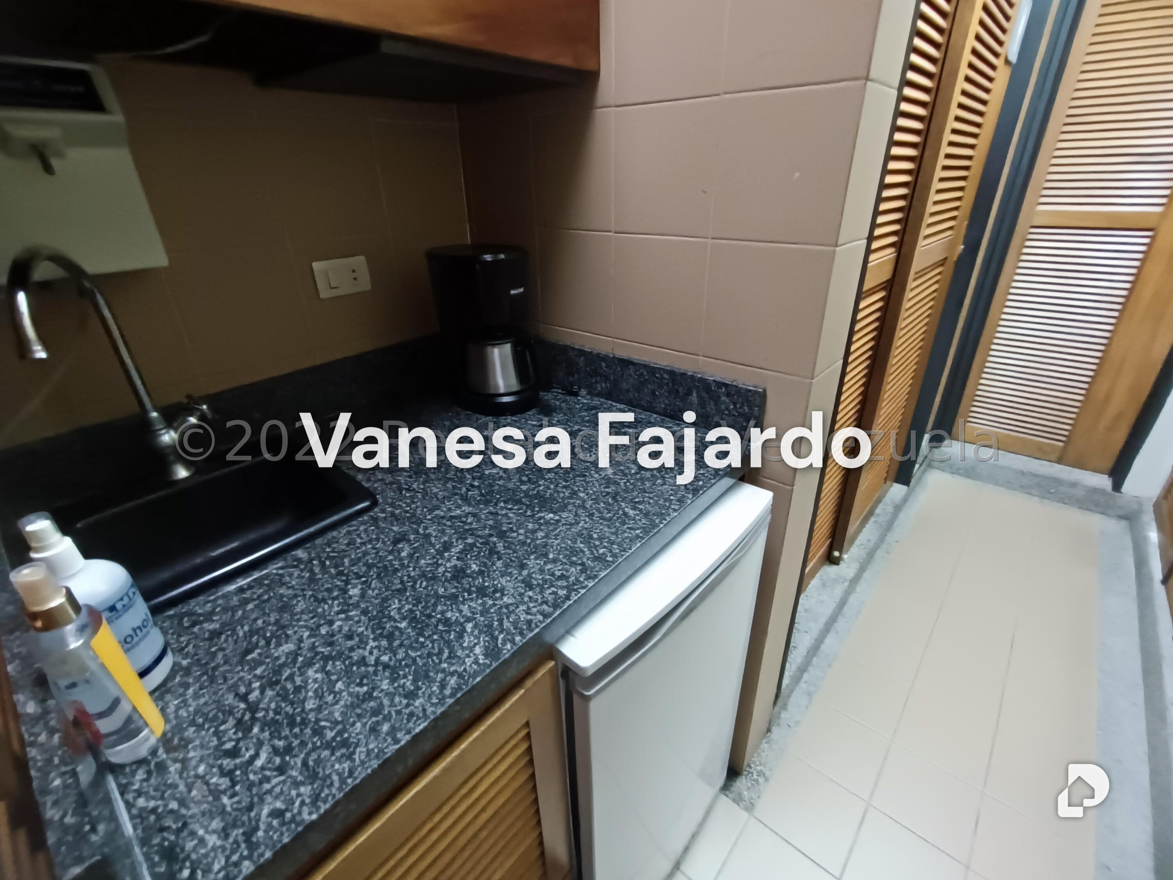 Oficina en El Bosque, Caracas – 25