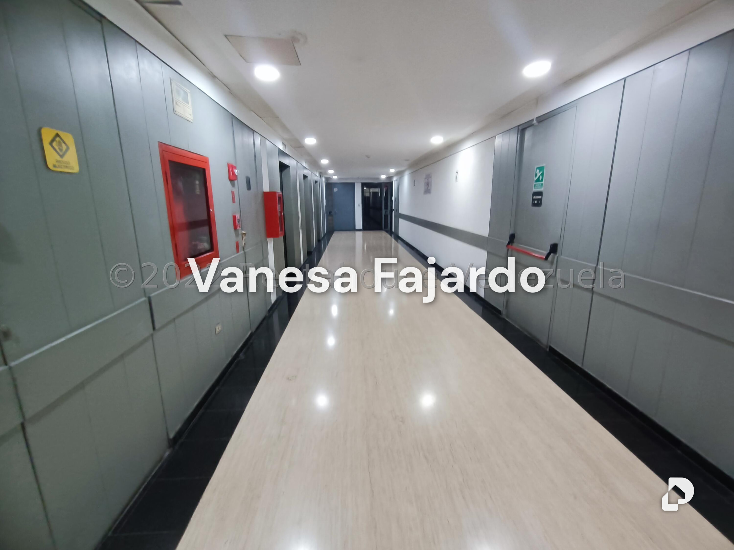 Oficina en El Bosque, Caracas – 30