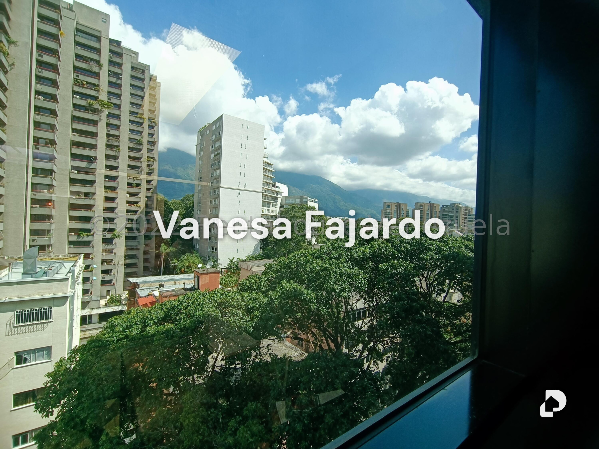 Oficina en El Bosque, Caracas – 29