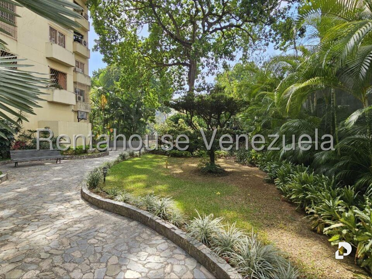 Apartamento en Campo Alegre, Caracas – 28