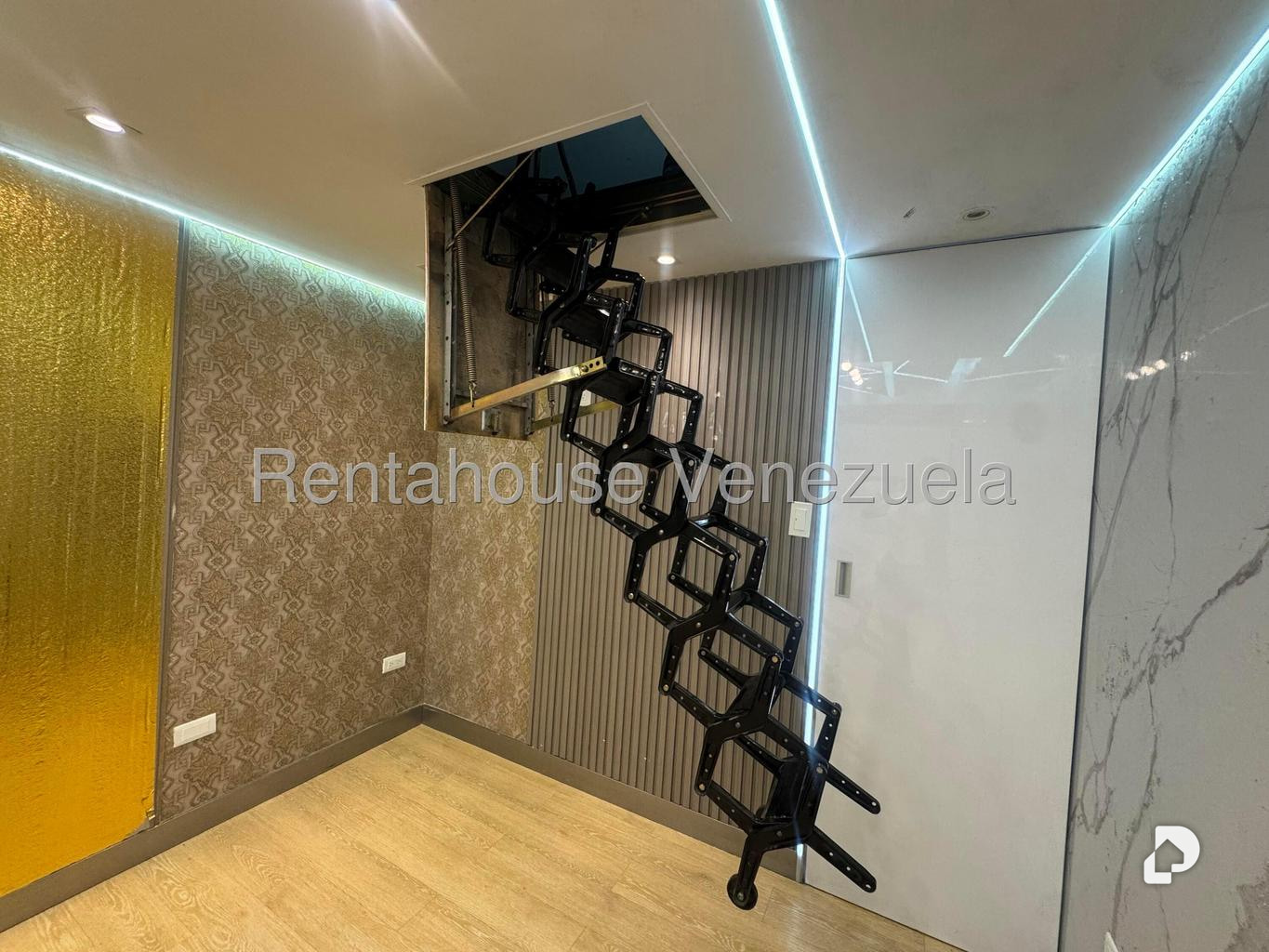 Commercial space in Santa Fe Norte, Caracas – 11