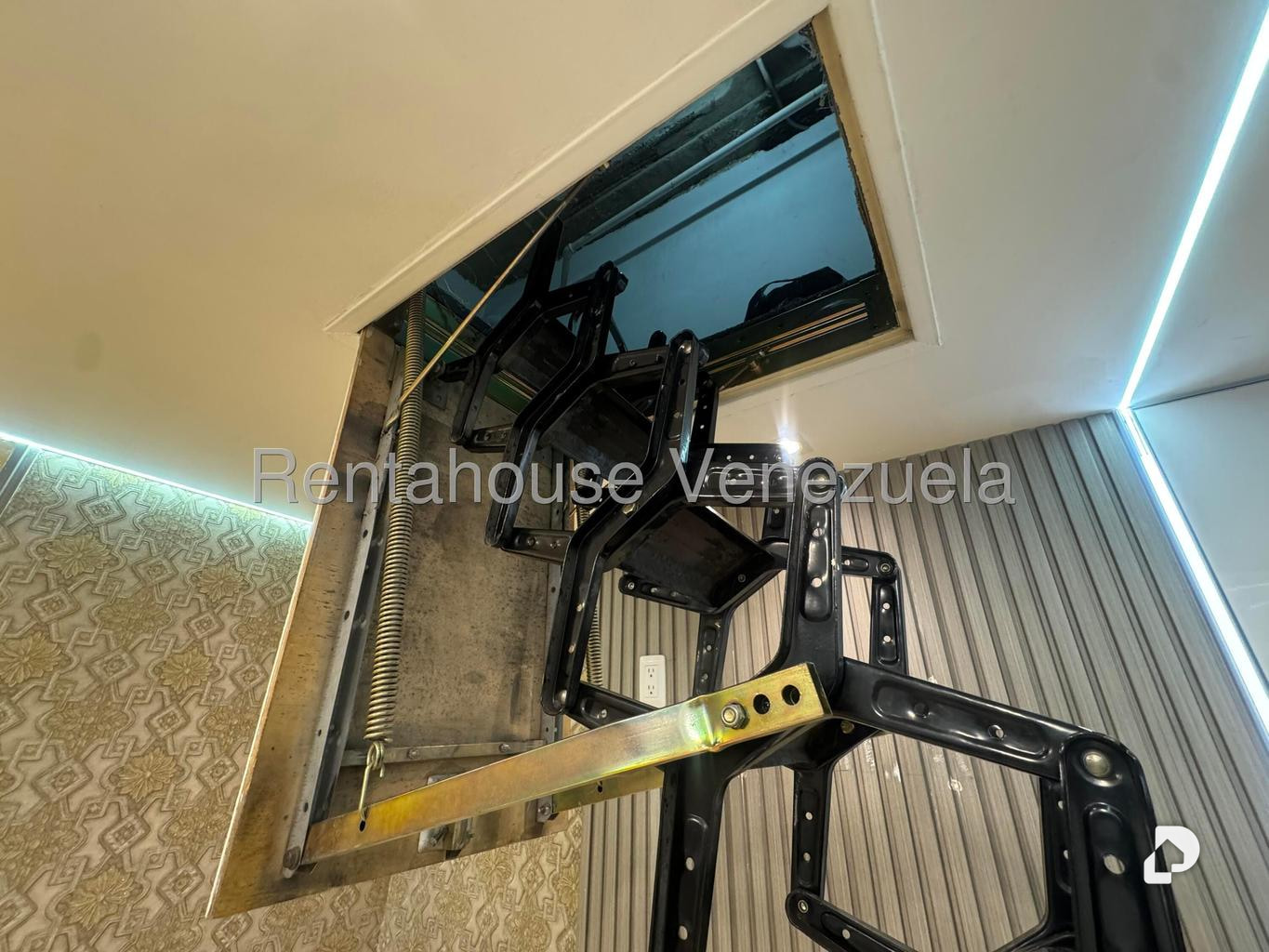 Commercial space in Santa Fe Norte, Caracas – 10