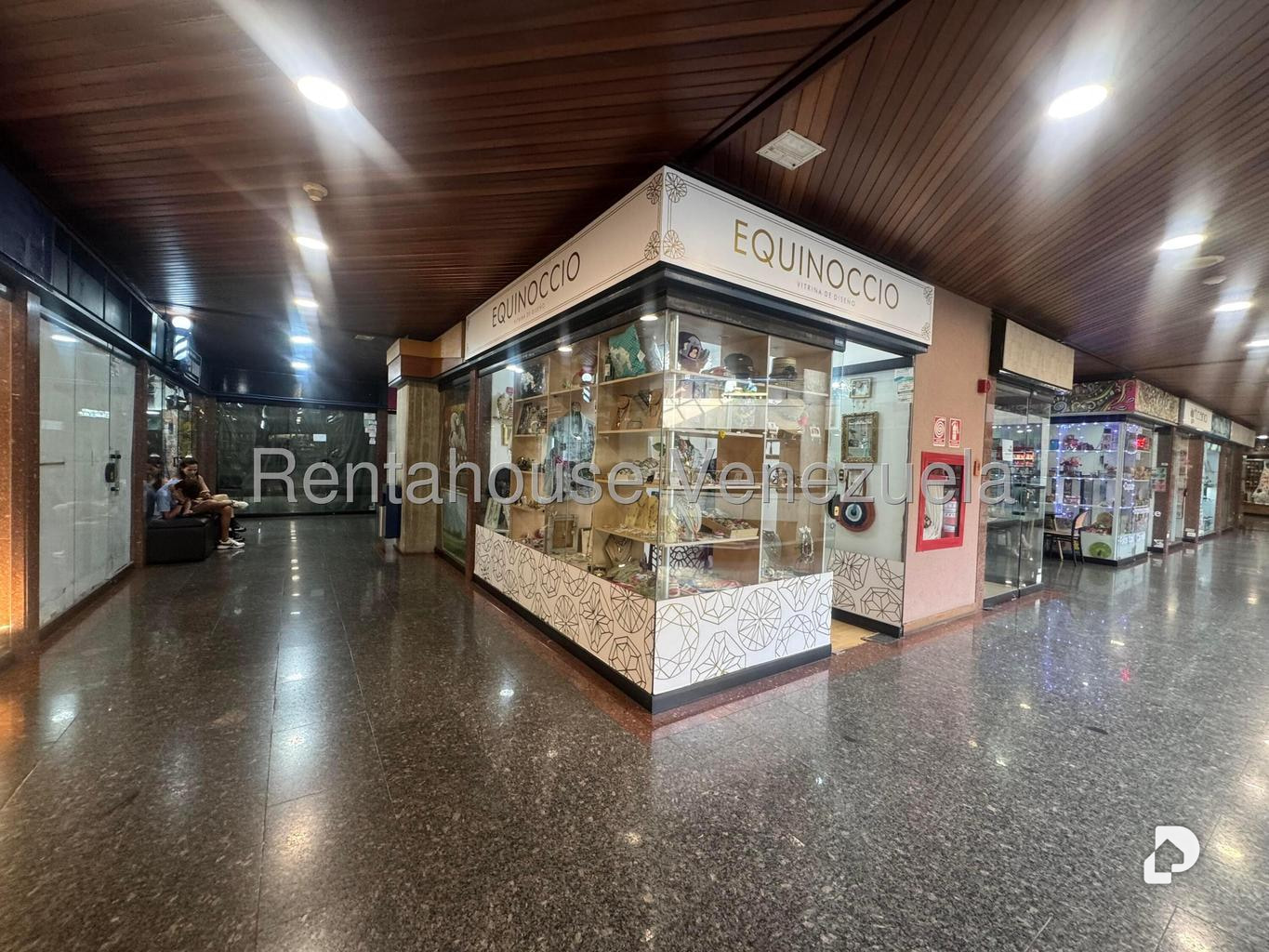 Commercial space in Santa Fe Norte, Caracas – 5