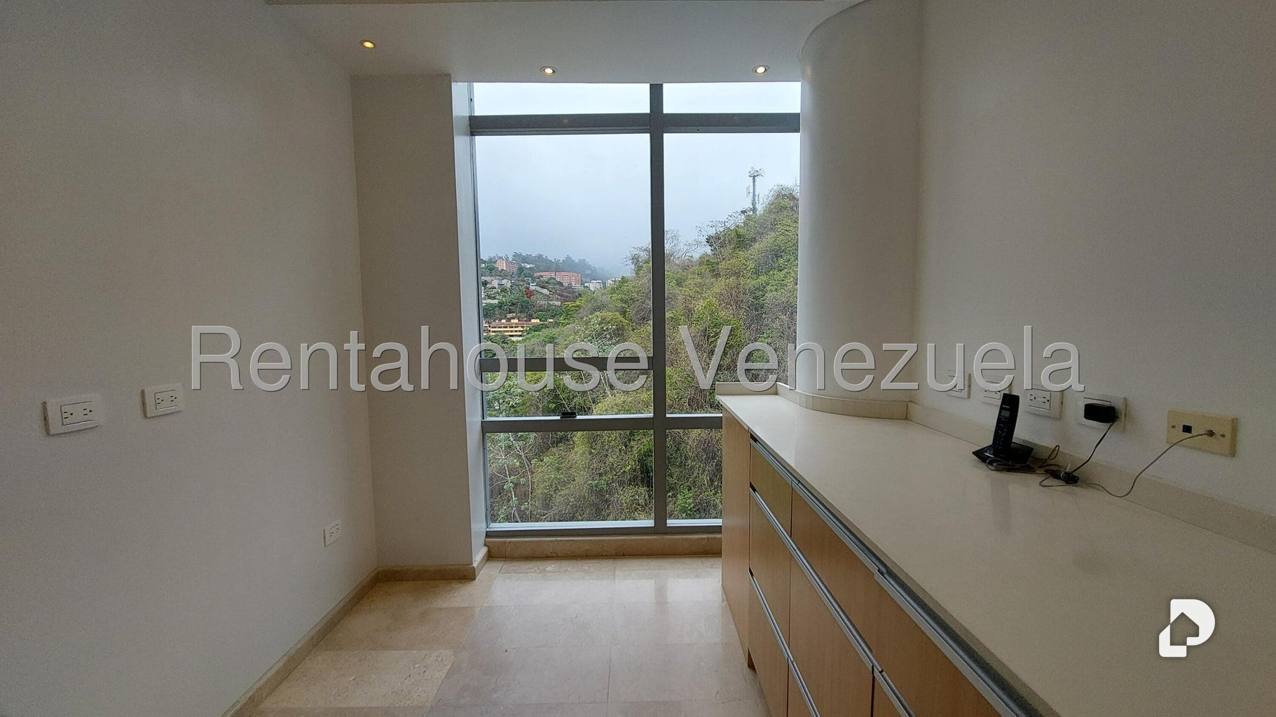 Local comercial en La Trinidad, Caracas – 19